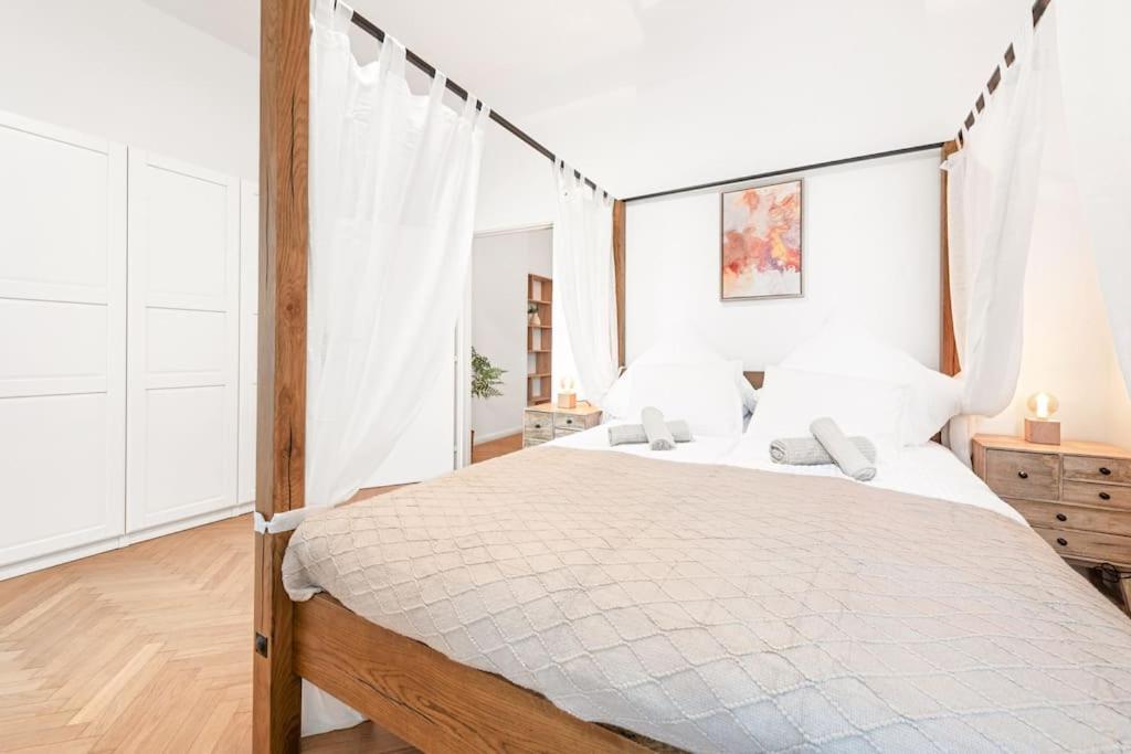 Cozy Apartment In Quiet Location, Fast Train Station 100M Away, Contactless Check-In Wien Exteriör bild