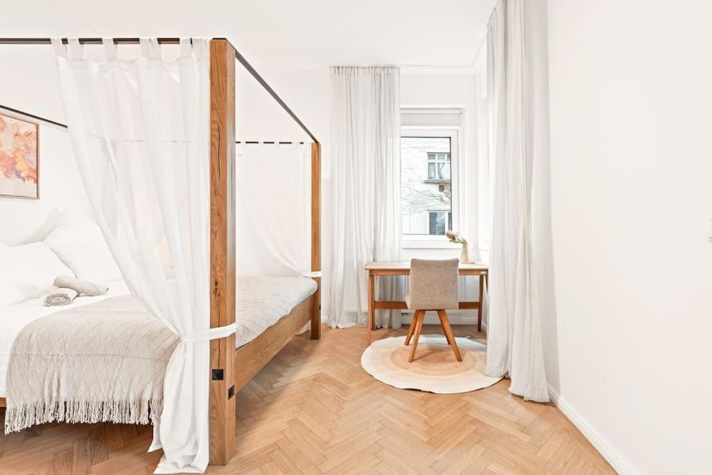 Cozy Apartment In Quiet Location, Fast Train Station 100M Away, Contactless Check-In Wien Exteriör bild