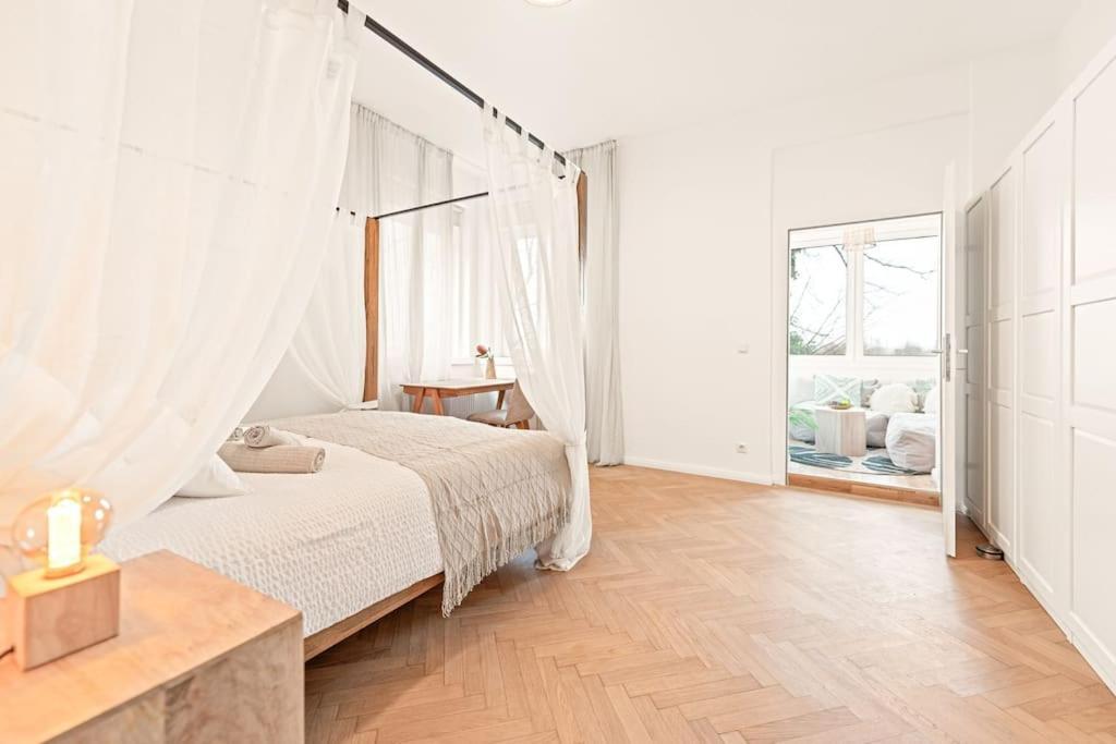 Cozy Apartment In Quiet Location, Fast Train Station 100M Away, Contactless Check-In Wien Exteriör bild