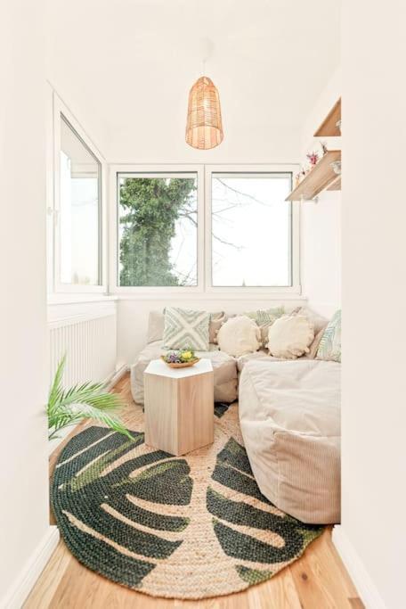 Cozy Apartment In Quiet Location, Fast Train Station 100M Away, Contactless Check-In Wien Exteriör bild