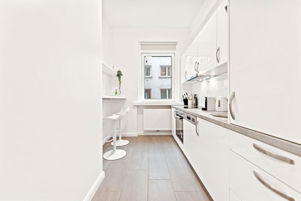 Cozy Apartment In Quiet Location, Fast Train Station 100M Away, Contactless Check-In Wien Exteriör bild