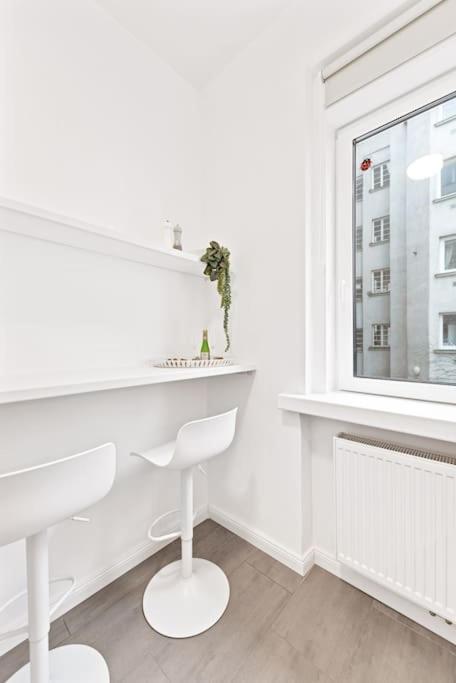 Cozy Apartment In Quiet Location, Fast Train Station 100M Away, Contactless Check-In Wien Exteriör bild