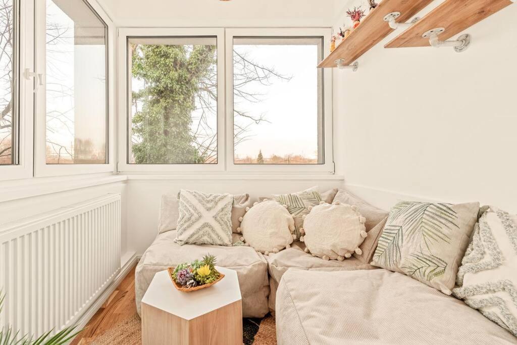 Cozy Apartment In Quiet Location, Fast Train Station 100M Away, Contactless Check-In Wien Exteriör bild