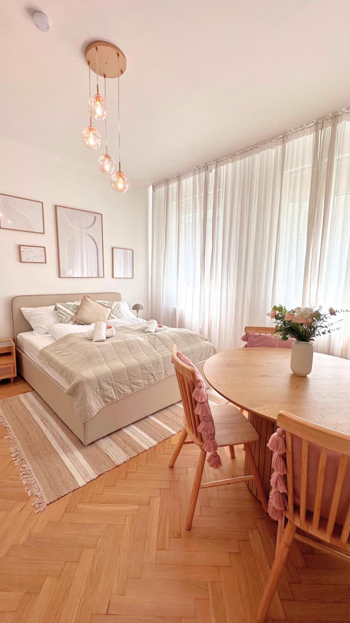 Cozy Apartment In Quiet Location, Fast Train Station 100M Away, Contactless Check-In Wien Exteriör bild