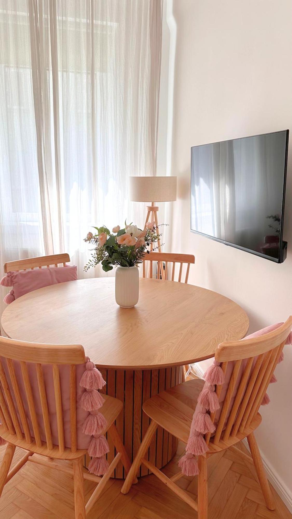 Cozy Apartment In Quiet Location, Fast Train Station 100M Away, Contactless Check-In Wien Exteriör bild