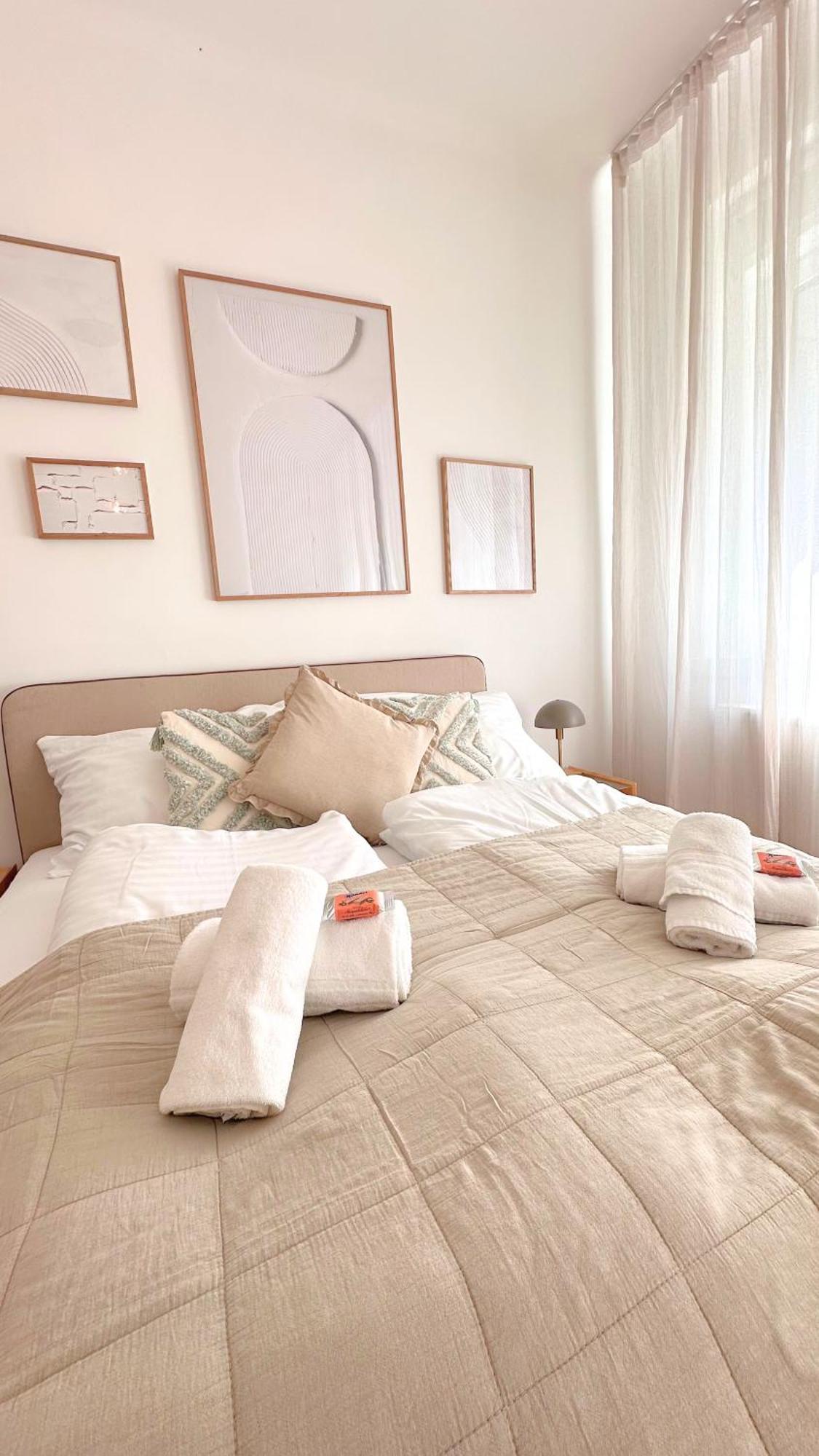 Cozy Apartment In Quiet Location, Fast Train Station 100M Away, Contactless Check-In Wien Exteriör bild