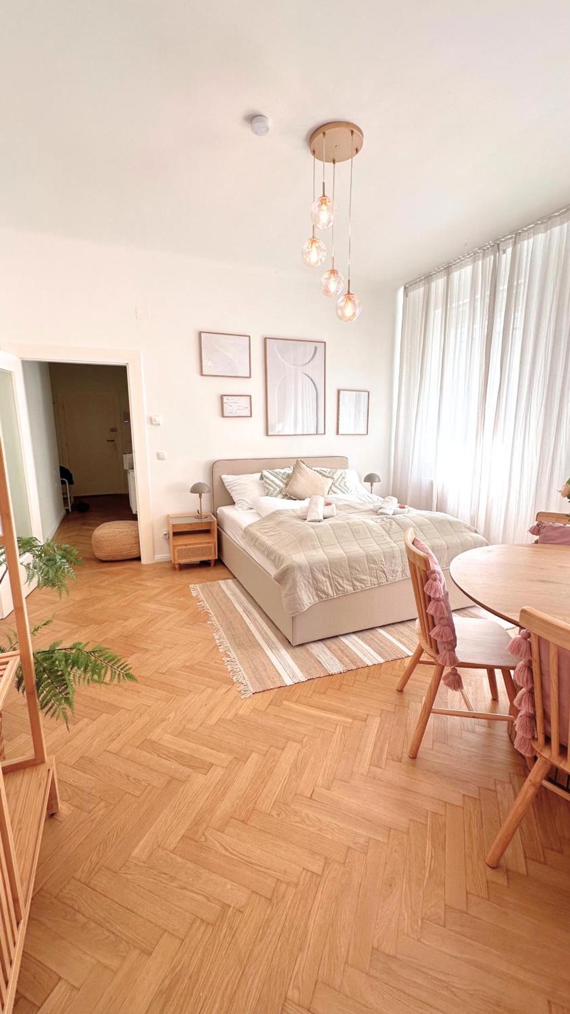 Cozy Apartment In Quiet Location, Fast Train Station 100M Away, Contactless Check-In Wien Exteriör bild